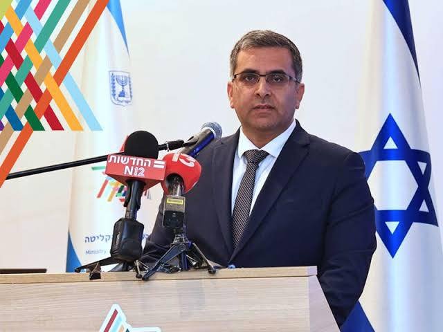 وزير إسرائيلي يحث يهود بريطانيا للهجرة إلى بلاده